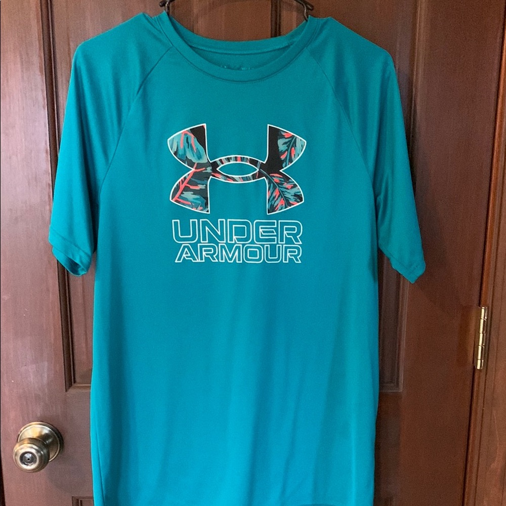 Boys Under Armour big logo t-shirt.
